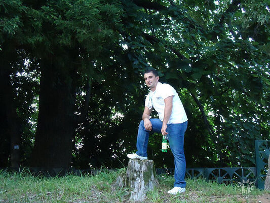  ,   Artur, 44 ,   