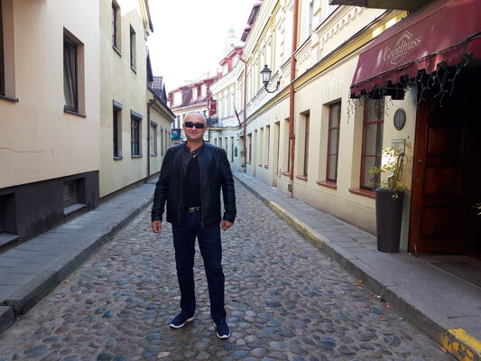  ,   Roland, 53 ,   ,   , c 