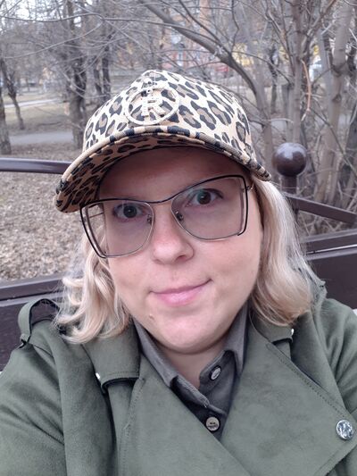  ,   Kira, 41 ,   c 
