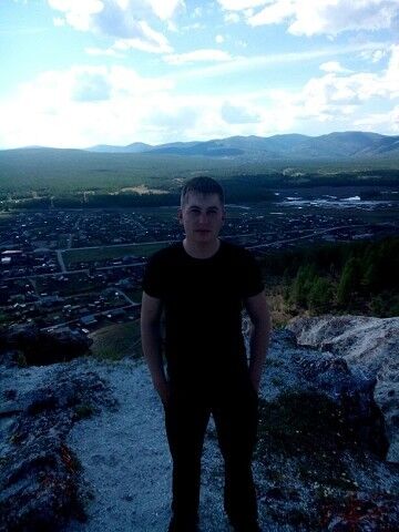  ,   Viktor, 32 ,   