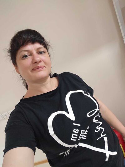  ,   Elena, 44 ,   c 