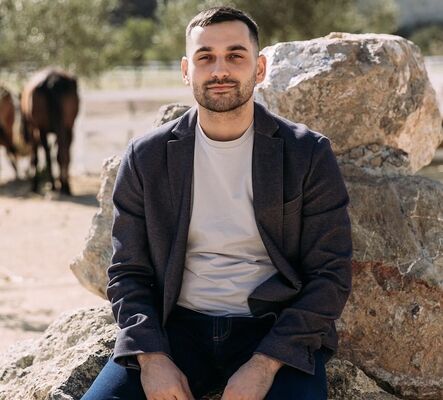  Limassol,   , 32 ,   c 