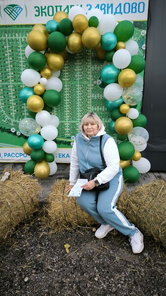  ,   Elena, 52 ,   