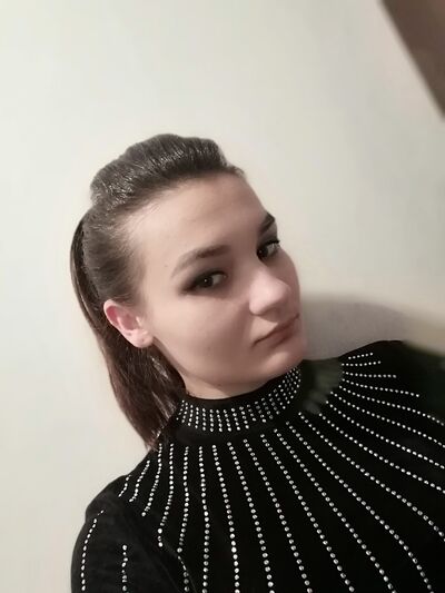  ,   Julia, 26 ,  