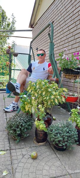  ,   Valentin, 47 ,     , c 