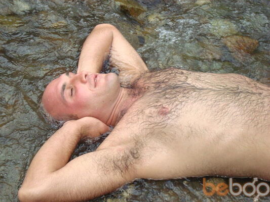  ,   Armen, 40 ,  