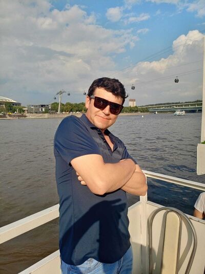   ,   Bob, 37 ,   ,   