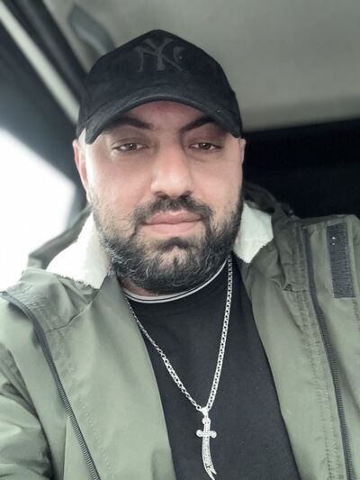  ,   Ali, 32 ,   ,   