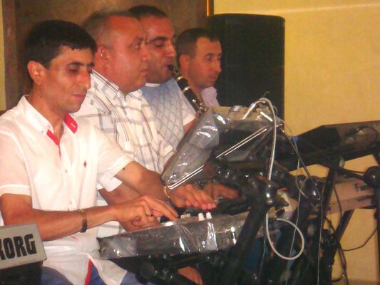  ,   Alik, 40 ,  
