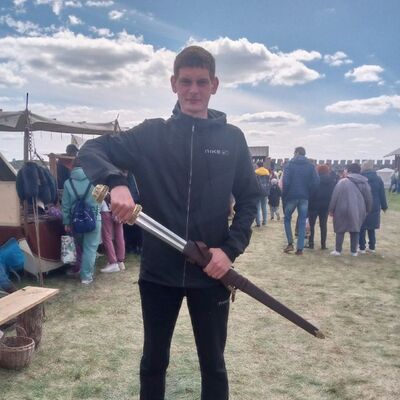  ,   Viktor, 26 ,   ,   