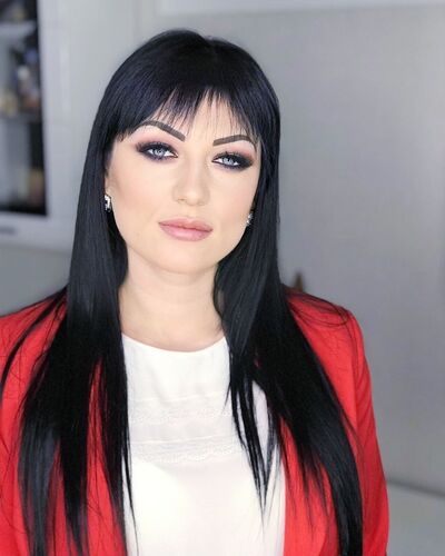  ,   Veronicka, 32 ,  