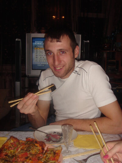  ,   Viktor, 42 ,   