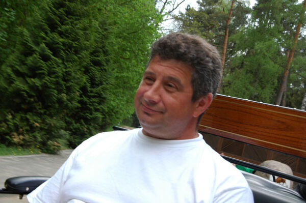  ,   Leon, 49 ,   