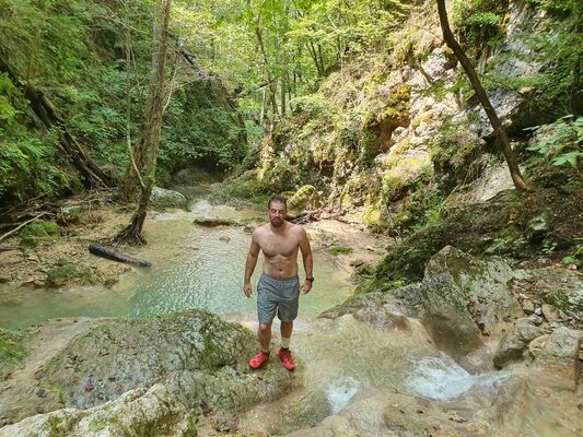  ,   Branislav, 41 ,   ,   , c 