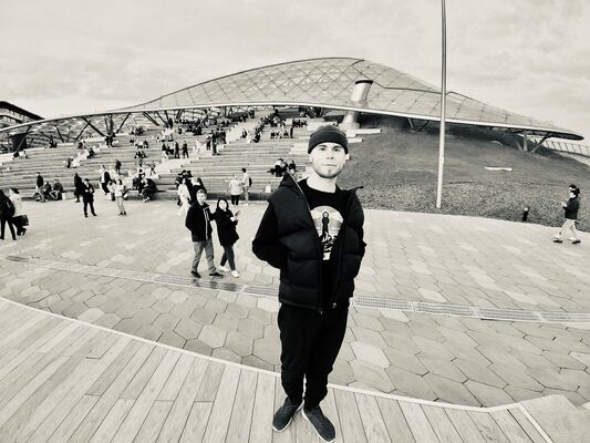  ,   Alfy, 32 ,   ,   