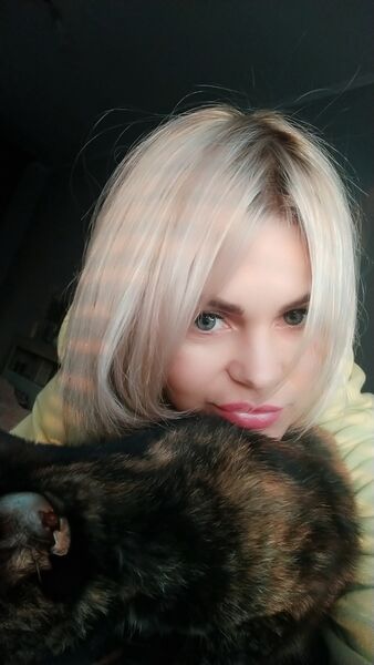  ,   Elena, 42 ,   c 