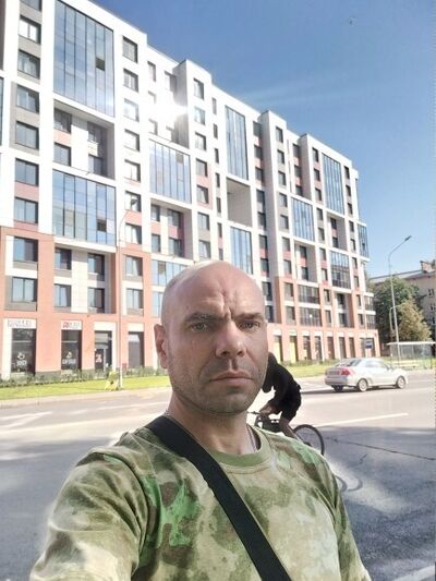  ,   Denis, 42 ,   , 