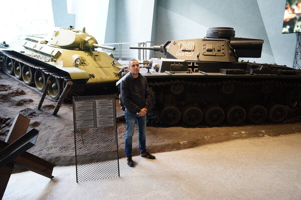  ,   Anton, 46 ,   ,   , c 