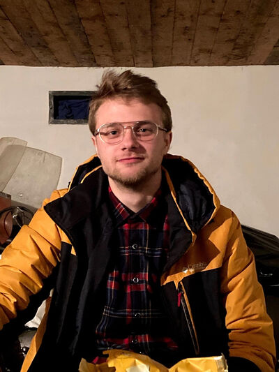  ,   Ivan, 25 ,  