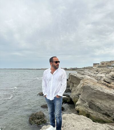  ,   Leon, 33 ,   ,   