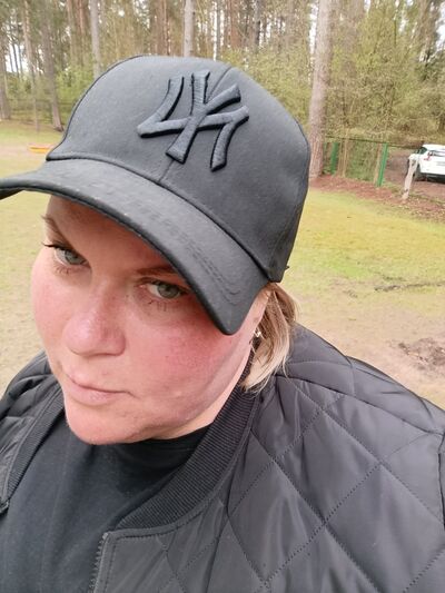  ,   Eva, 42 ,   ,   