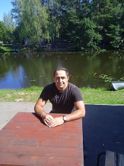  ,   Leon, 42 ,   ,   