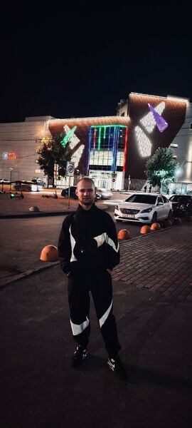  ,   Artem, 20 ,   c , 