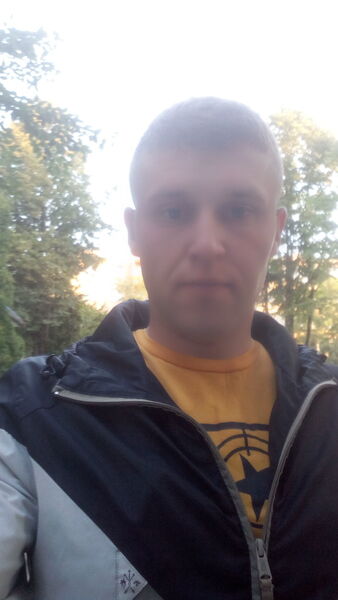  ,   Viktor, 32 ,   
