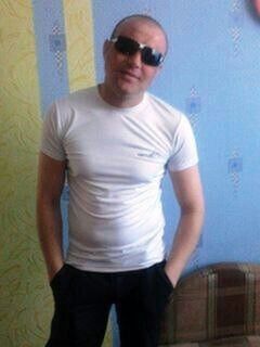  18634579  Sergei, 42 ,    