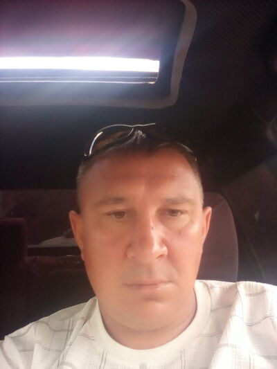  ,   Viktor, 45 ,   