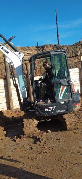  ,   Leva, 35 ,   ,   , c 