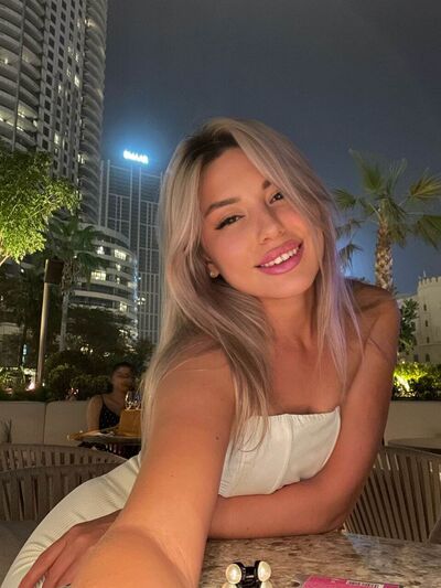  ,   Violetta, 25 ,   ,   