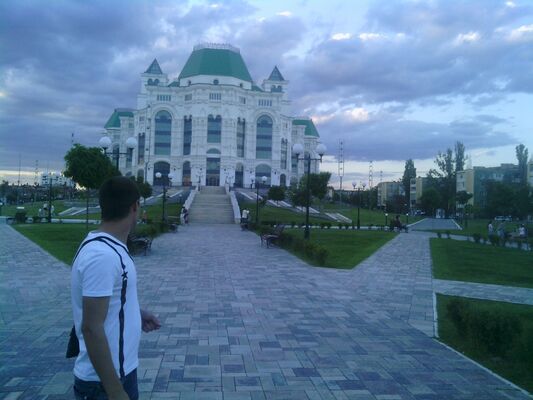  ,   Narek, 44 ,  
