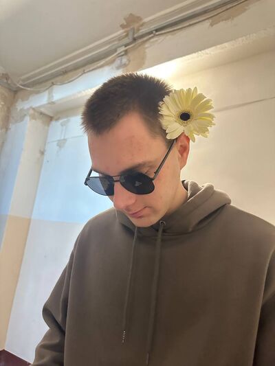  ,   Dokiss, 25 ,   ,   