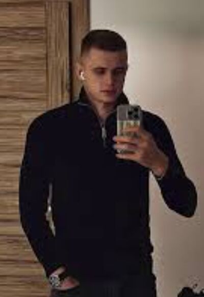  ,   Artur, 32 ,   ,   