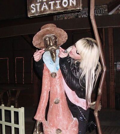  ,   LILI, 35 ,   ,   , c 