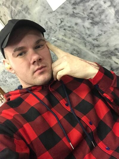  ,   Sasha, 26 ,   c 