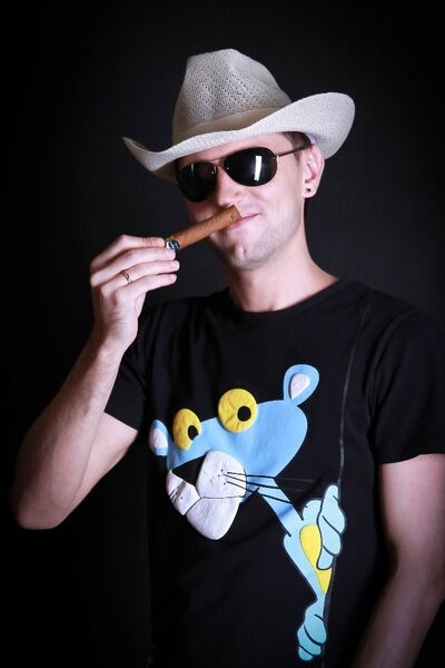  ,   Maksim, 37 ,   ,   , c , 