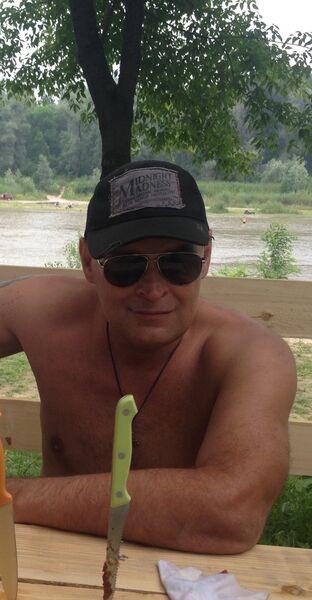  ,   Viktor, 44 ,   