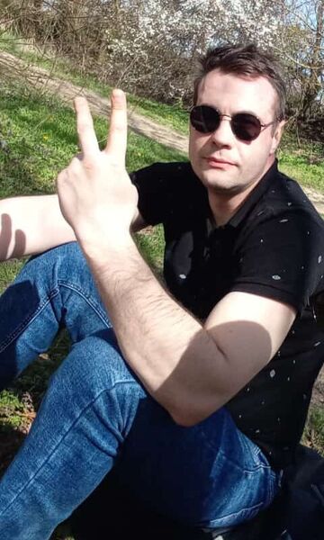  --,   Maxim, 33 ,   ,   , c , 