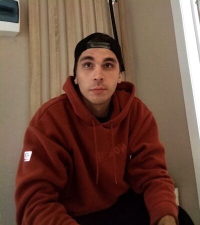  -,   Artur, 29 ,   ,   