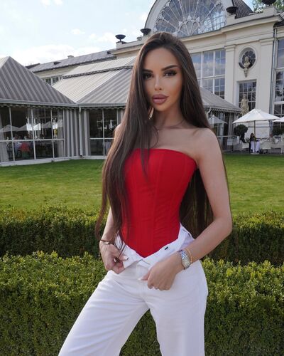 ,   Lina, 24 ,   