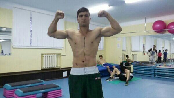  9821879  Temur, 35 ,    