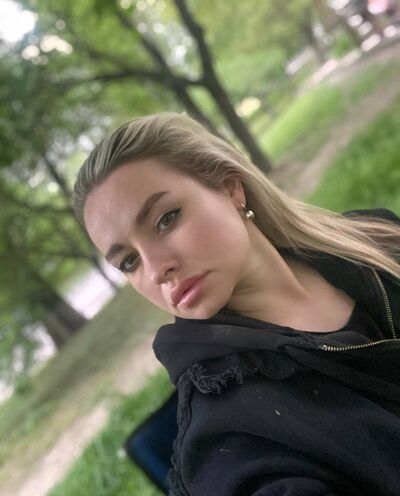  ,   Violetta, 33 ,   ,   