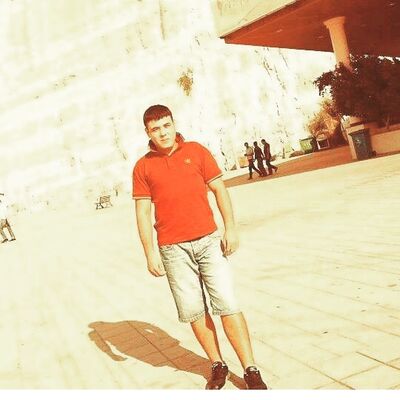  ,   Shoxrux, 32 ,  