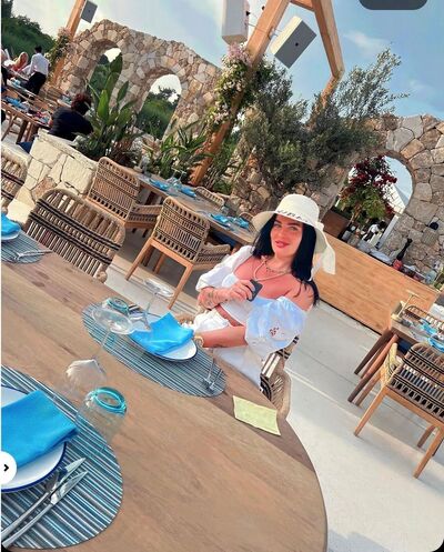  ,   Elena, 34 ,   