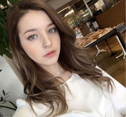 -,   Eva, 22 ,   ,   