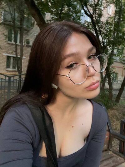 --,   Lola, 24 ,     , c , 