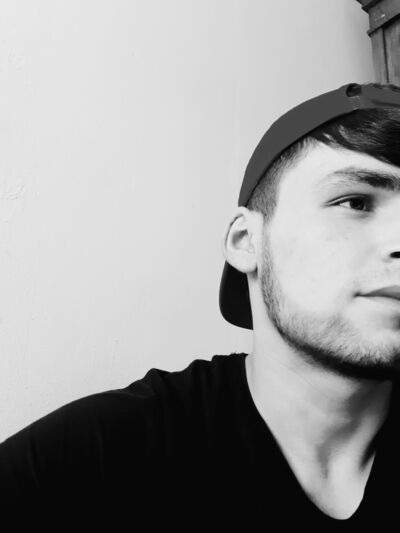  -,   Surik, 23 ,  