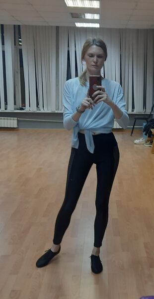  ,   Elena, 43 ,   c 